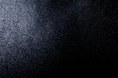 Siyah arkaplanda soyut su sıçramaları