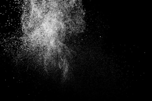 Абстрактные брызги воды на черном фоне