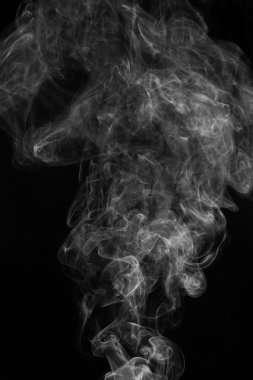 Siyah arkaplanda soyut duman hareketleri