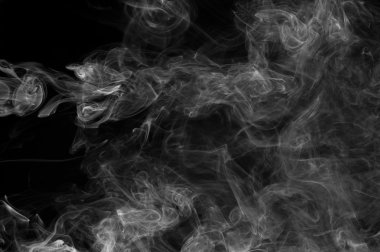 Siyah arkaplanda soyut duman hareketleri