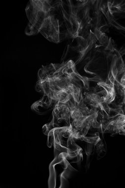 Siyah arkaplanda soyut duman hareketleri
