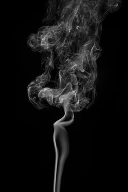 Siyah arkaplanda soyut duman hareketleri