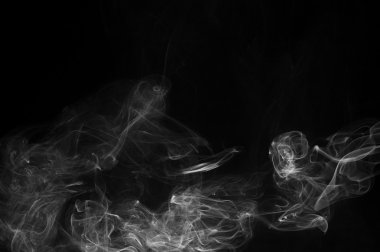 Siyah arkaplanda soyut duman hareketleri