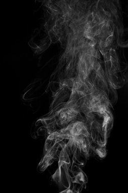 Siyah arkaplanda soyut duman hareketleri