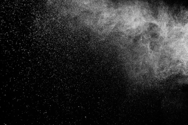 黒い背景に抽象的な水スプレー — ストック写真