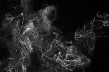 Siyah arkaplanda soyut duman hareketleri