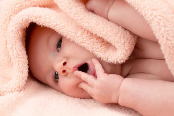 Sevimli bebek kız poz — Stok fotoğraf