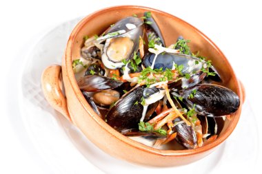 beyaz şarap demlenmiş midye