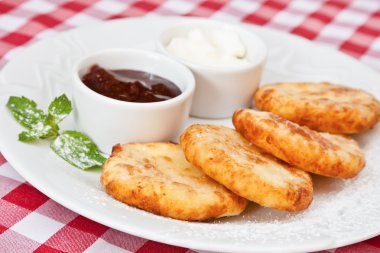 Süzme peynirli krep.