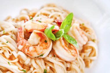 Spagetti karides ile
