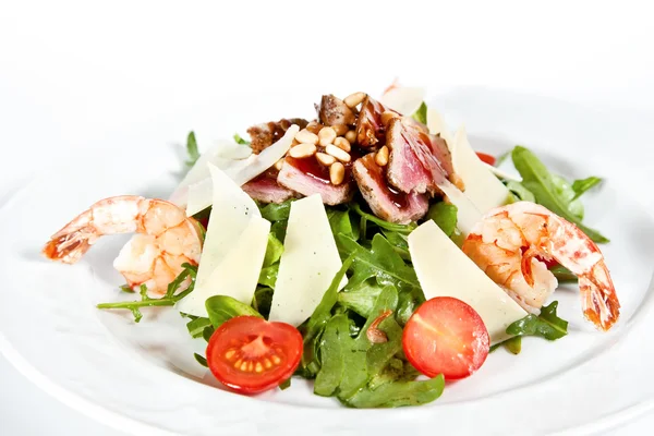 Meng salade met tonijn — Stockfoto