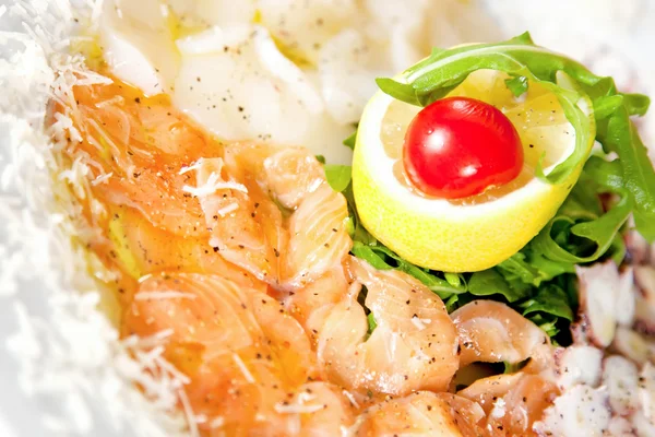 Salmon and dorado carpaccio — Stock Photo, Image