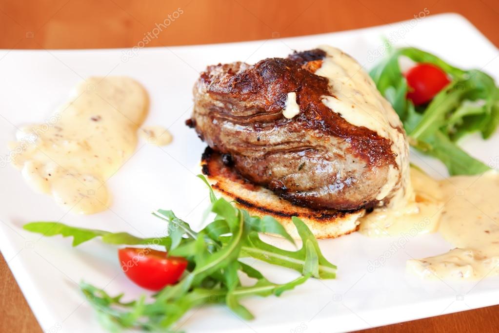 Veal tenderloin with gorgonzola sauce