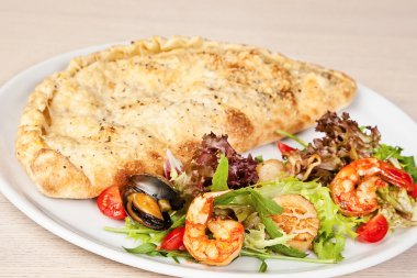 Deniz ürünleri İtalyan pidesi