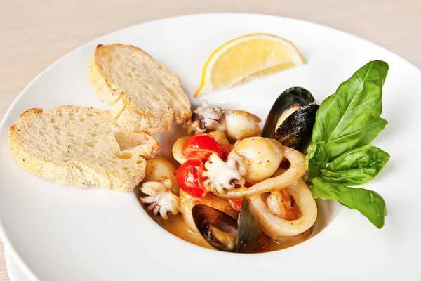 Fish soup with seafood — Stock Photo, Image