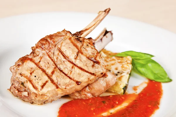 Grilled veal chop — Stock Photo, Image