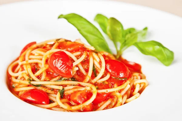 Linguine met tomaten — Stockfoto