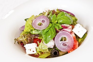 Peynirli sebze salatası.