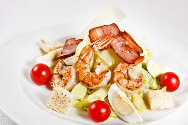 Caesar salade met garnalen — Stockfoto