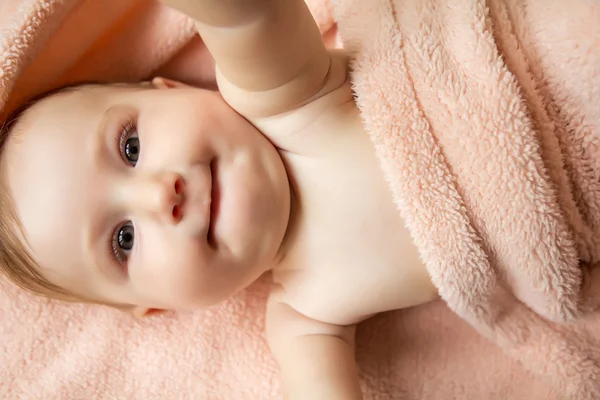 Baby girl taking photo of herself — Stock Photo, Image