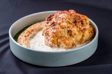 Humus ve sumaklı karnabahar..