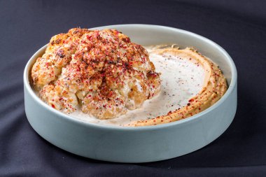 Humus ve sumaklı karnabahar..