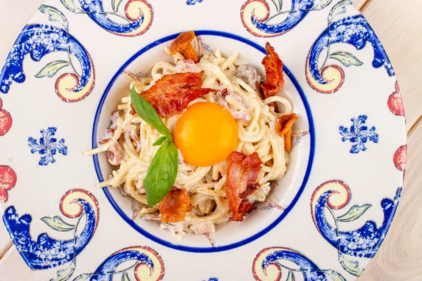 Carbonara Pasta Bacon Chanterelles Decorative Plate — ストック写真
