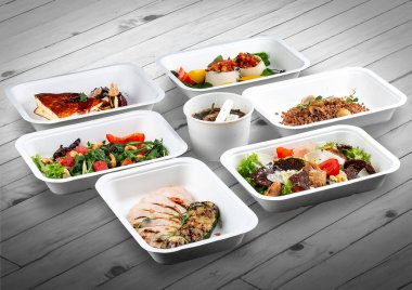 Ahşap bir arka planda ekolojik ambalajda bir dizi sağlıklı yiyecek. Yemek servisi. Paket servis.