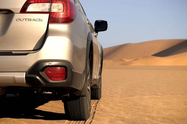 Subaru Outback Debout Milieu Désert Namibien Walvis Bay Namibie Images De Stock Libres De Droits