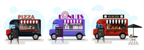 Набор векторных фургонов с пиццей, пончиками и бургерами. Векторная плоская иллюстрация фургонов быстрого питания на колесах с полосатым навесом и рекламным стендом с меню. Стильная ретро-иллюстрация — стоковый вектор
