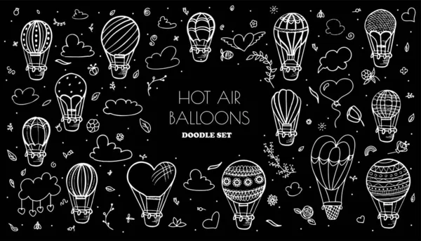 Doodle διανυσματικό σύνολο αερόστατων θερμού αέρα με σύννεφα. Πολύχρωμο χέρι κλήρωση απεικόνιση φέρουν οχήματα. Ρομαντικά μπαλόνια. Ουρανός με τουριστικά μπαλόνια για την πτήση. Στυλ καρτούν — Διανυσματικό Αρχείο