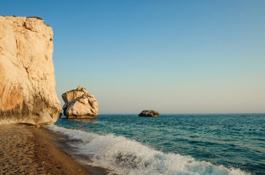 kayalar ve deniz (petra tou romiu, Kıbrıs)