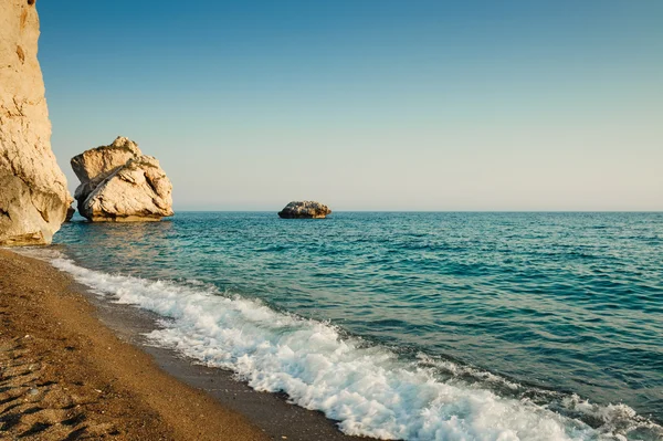 Rochas e mar (Petra tou Romiu, Chipre ) — Fotografia de Stock