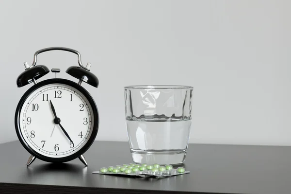 Alarm Clock and Pills — Stock Photo, Image