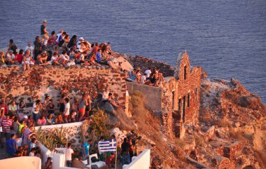 Gün batımını bekliyorlar.