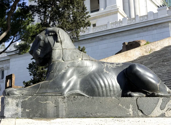 Estatua de un león — Foto de Stock