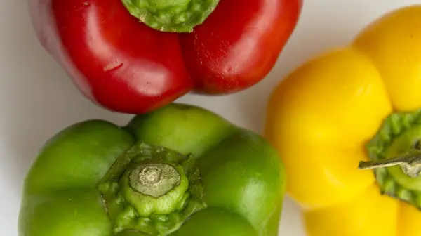 Üç biber, üç renk,