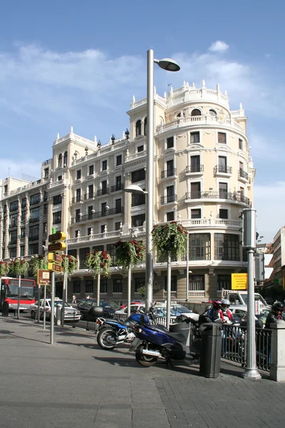 Prohlédni na gran via ulici v Madridu — Stock fotografie