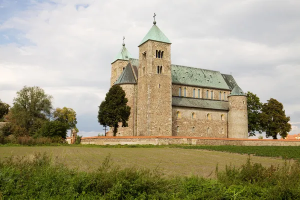 De Romaanse kerk in tum dorp, Polen Stockfoto