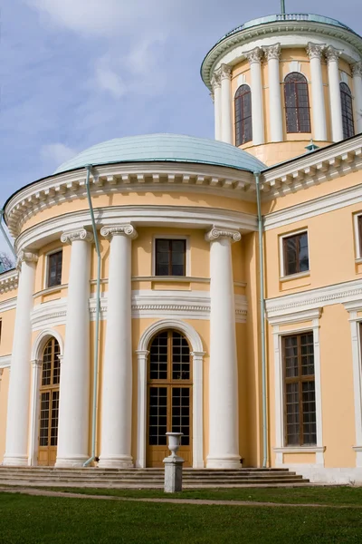 The palace of Museum-Estate Arhangelskoe — Stock Photo, Image