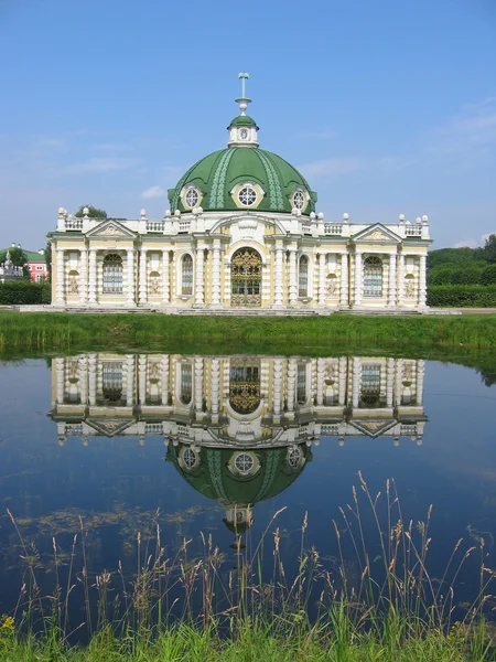 Der Grottenpavillon auf dem Museumsgut kuskovo in Moskau — Stockfoto