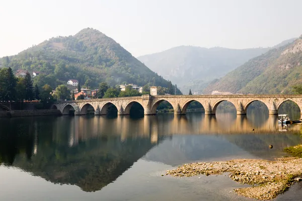 El puente Mehmed Pasha Sokollu en Visegrad, Bosnia y Herzegovina — Foto de Stock