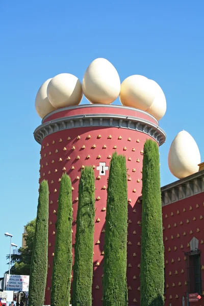 Round tower of the theatre-museum of Salvador Dali — Stock Photo, Image