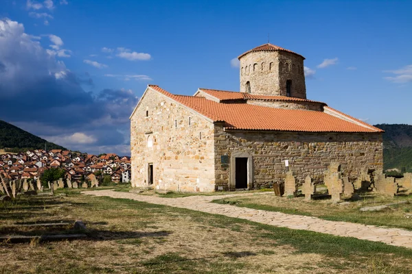 Chiesa ortodossa di Pietro vicino a Novi Pazar città in Serbia — Foto Stock