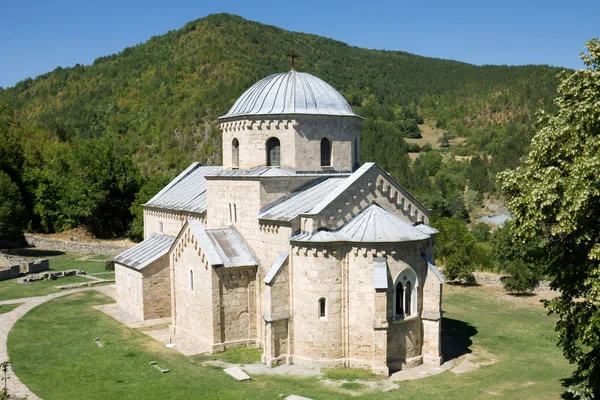 De kerk in de orthodoxe klooster gradac in Servië Rechtenvrije Stockfoto's