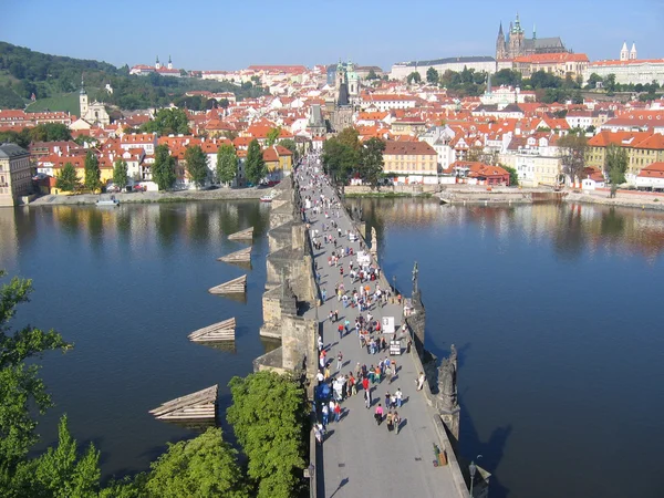 Charles Köprüsü, kuleden görünüm. Prague, Çek Cumhuriyeti. — Stok fotoğraf