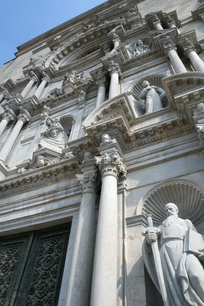 Die fassade der kathedrale in girona, spanien — Stockfoto