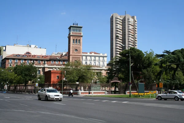 Vista para a rua Alcala em Madrid . — Fotografia de Stock