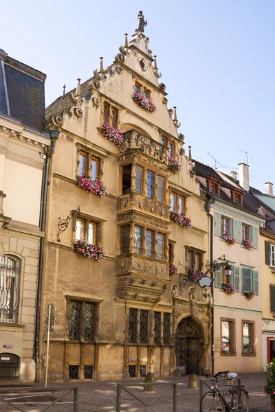 Bela casa medieval na cidade de Colmar, França — Fotografia de Stock