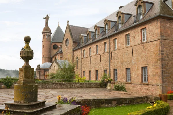 Mont sainte-odile abdij in Frankrijk — Stockfoto